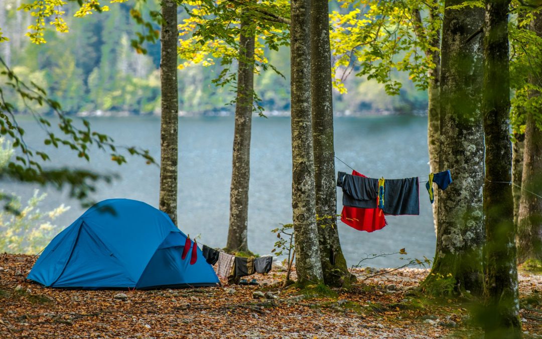 Pack Light or Pack It All? Navigating Minimalist and Maximalist Camping Styles